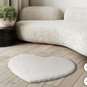 Mon Chateau Faux Fur Shaped,Heart,  nwt, Valentine's Gift